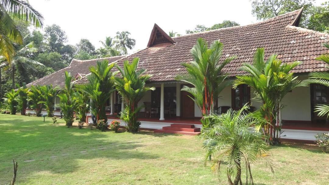 Kovilakam Lakeside Villa Alappuzha Exterior photo
